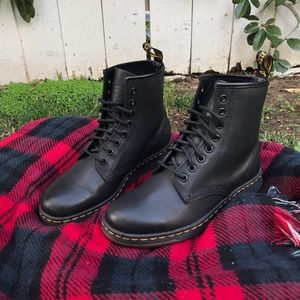 Dr. Martens DM LITE NEWTON Boots Black UK 5 / US 7